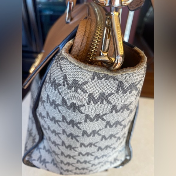 MICHAEL KORS Signature Saffiano Leather Satchel, GUC - Picture 3 of 16